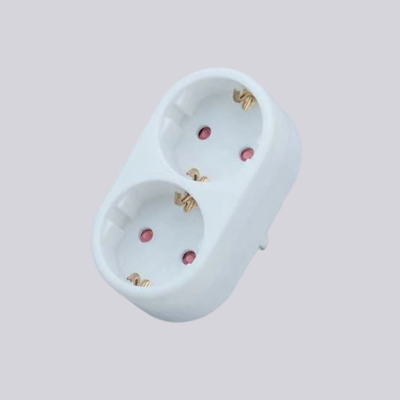 Adaptador de dos enchufes redondos tipo alemán G01-02