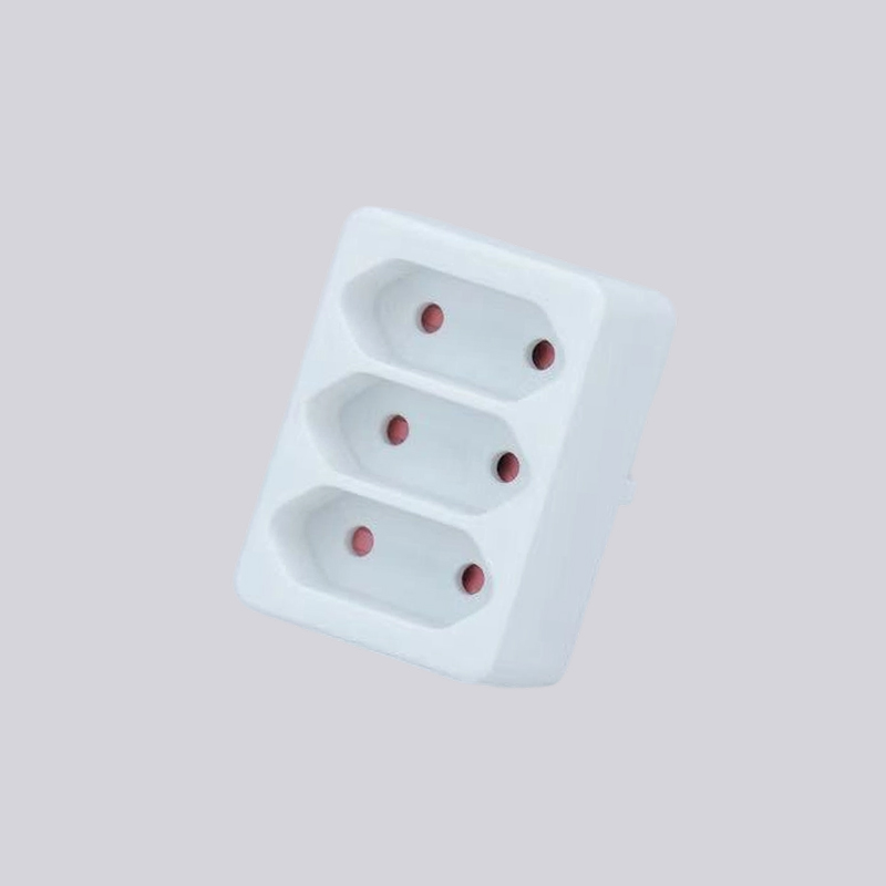 Adaptador de tres enchufes planos G01/3